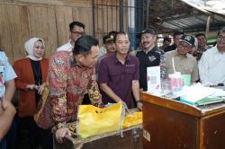 Kendalikan Inflasi, TPID Kota Tasikmalaya Gelar Operasi Pasar Beras Murah di Pasar Induk Cikurubuk