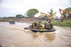 Tinjau Lokasi Gotong Royong, Bobby Nasution bersama Pangdam I/BB Susuri Sungai Deli Medan