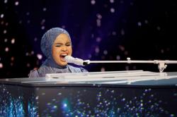 Wow Keren!  Putri Ariani Bawakan Lagu Elton John di Final America's Got Talent 2023