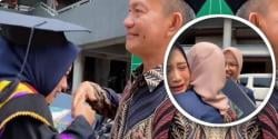 Viral! Orangtua Kandung Tak Hadir, Wisudawan Didampingi Keluarga Teman