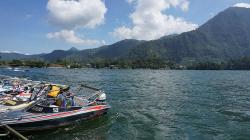 Panik di Telaga Sarangan! Speedboat Terbalik Saat Wisatawan Berkeliling Danau