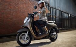 Honda Scoopy Idola Ibu Muda Santi, Motor Imut dan Perawatan Mudah di Rumah