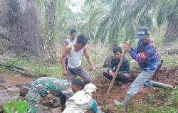 Kodim 0423 Bengkulu Utara Bangun Pompa Hidran Air Bersih di Giri Mulya