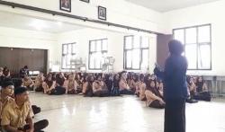 Mahasiswa KKN MB IAIN SAS Babel Sosialisasi Pencegahan Kenakalan Remaja di SMKN 1 Sijuk