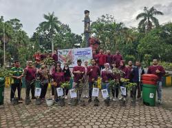 BPJS Ketenagakerjaan Medan Kota Bagikan Bibit Pohon dan Alat Kebersihan