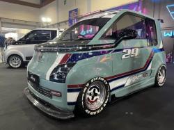 Bergaya Mobil Balap dengan Tampilan Wide Body, Wuling Air ev Garapan BTX Concept