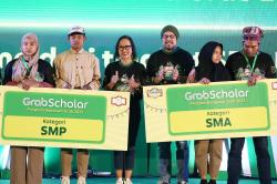 Grab dan OVO Bagikan Dana Tunai hingga Beasiswa Senilai Total 16,2 Miliar Kepada Mitra