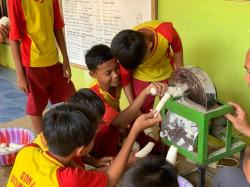 Kunjungi Kampung Gagot, Siswa SDN 4 Pucungbedug Belajar Mengolah Singkong