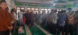 Akhir Maulid Nabi 1445 H, Desa Salira Puloampel Gelar Tradisi Lantunan Dzikir dan Panjang