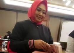 Viral! Wakil Bupati Blora Bagikan Segepok Uang , Nitizen Minta KPK untuk Telusuri
