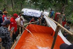 PWI Banyumas Bersama PMI Bantu Air Bersih Warga Terpencil