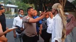 Minta Kejelasan Soal Seleksi PPPK, Honorer di Dompu Gelar Aksi Blokade Jalan