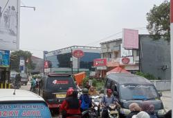 Warga Keluhkan Pengerjaan Beton di Jalan Labuan Pandeglang yang Dinilai Lambat