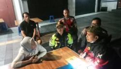 Buang Sampah Sembarangan, Pegawai Warung C'Mar Harus Berurusan dengan Satpol PP