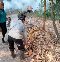 Warga Banyu Biru Pandeglang Keluhkan Limbah Kulit Kelapa