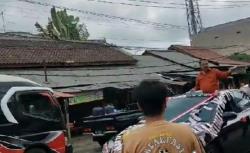 Viral Bagi-bagi Uang dari Mobil ke Warga Miskin, 'Sultan' Asal Pandeglang Gemar Berbagi