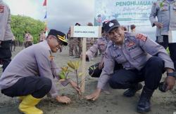 Polres Pidie Tanam 1.500 Pohon Mangrove di Pantai