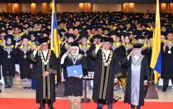 FEB Unair Anugerahkan Doktor Honoris Causa kepada Gubernur Khofifah Indar Parawansa