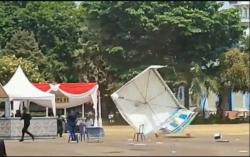 Angin Puting Beliung Simulasi Pengamanan Pemilu, Tenda Simulasi Pemilu Porak-poranda Beterbangan