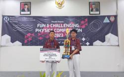 Siswa SMA St Carolus Juara 2 Lomba Fun and Challenging Physics Competition