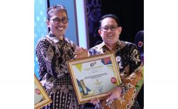 Dukung Pemulihan Dampak Pandemi, Bank Jatim Terima Penghargaan Jatim Bangkit Awards