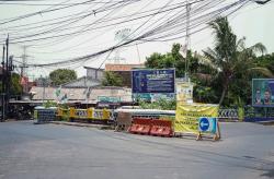 Jembatan Serong Sepi Akibat Penutupan Jalan Sementara