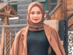 Gaya Hijab Dokter Cantik Karina Dinda Lestari yang Mendadak Viral di Media Sosial