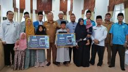 Farah Delita dan Muzakir Jadi Santri Terbaik, Dapat Hadiah Umroh dari Bupati Bangka Tengah