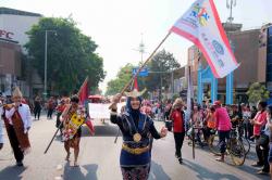 Peringati Hari Sumpah Pemuda, UNSA Gelar Jalan Sehat dengan Pakaian Adat