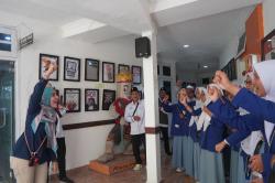 SMK Technopreneurship Muslimah Tuban Belajar Kepemiluan di KPU Jatim