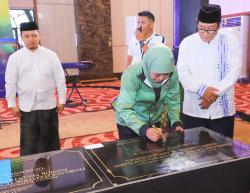 Dorong Energi Non Fosil, 20 Titik PLTS Atap di Pondok Pesantren Diresmikan Gubernur