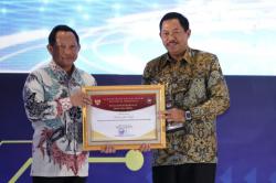 Kemendagri Berikan Penghargaan Dukcapil Prima Award Kategori Kolaboratif Kepada Pemprov Jateng