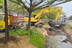 Antisipasi Banjir Perkotaan, DPSDAPR Brebes Normalisasi Dua Irigasi Sekunder 