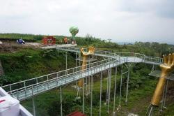 Jembatan Kaca di Banyumas Pecah, Puan Maharani Soroti Faktor Keamanan dan Keselamatan Wisatawan