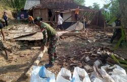 Rumah Warga di Ponorogo Mendadak Roboh, Begini Kondisi Pemilik