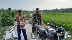 Dukung Ketahanan Pangan Kecamatan Kepulauan, Babinsa Kodim 0432 Bangka Selatan Komsos dengan Petani