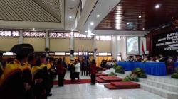 Warnai Hari Sumpah Pemuda, UNISRI Wisuda Ratusan Mahasiswa dan Seorang Wisudawan Dapat Kejutan