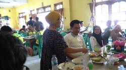 Viral Nenek Pemilik Warung Makan di Cilegon Punya Skill Hitung Cepat Tanpa Alat Bantu Kalkulator