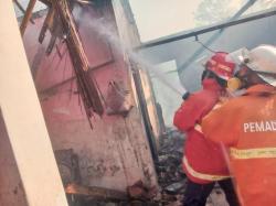 Gegara Lalai Saat Masak Nasi Pakai Tungku Kayu, Rumah Warga Kalimati Brebes Dilalap si Jago Merah