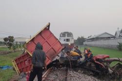 Kecelakaan Hari Ini  Kereta Api Brawijaya Tabrak Truk di Perlintasan Tanpa Palang Pintu Kediri