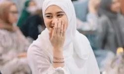 Aaliyah Massaid Mengenakan Hijab, Mencuri Perhatian Publik