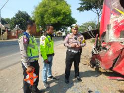 Hindari Jasad ODGJ di Jalan, Bus Madu Kismo Terguling di Pantura Probolinggo Dua Penumpang Tewas