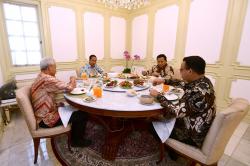 Presiden Jamu Makan Siang Tiga Capres