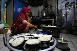 Api Biru, Nafas Panjang UMKM di Kampung Kue Surabaya