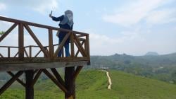 Selfie di Desa Wisata Kebun Teh Taraju Tasikmalaya, Spotnya Keren-Keren Mirip di Ciwidey