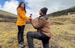 Di puncak Gunung Gede, Nathalie Holscher Dilamar Ladislao