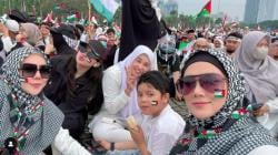 Artis Mulan Jameela Ikut Aksi Bela Palestina di Monas, Sampai Rela Bawa Anak