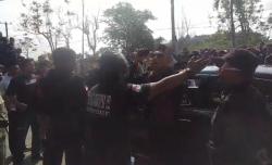 Demo Tuntut Dugaan Penghilangan Aset di Pemkot Serang Diwarnai Kericuhan