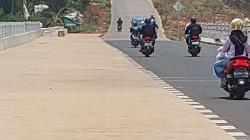 Kondisi Jalan dan Jembatan Bomang yang Retak Belum Diperbaiki Berpotensi Rugikan Keuangan Negara