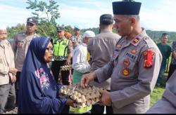 Sentuhan Kepedulian untuk Masyarakat Kurang Mampu Melalui Jumat Berokah Polres Aceh Tengah